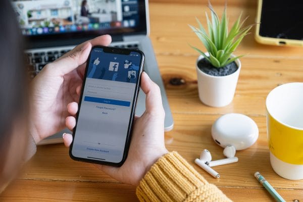 Manage Your Social Media Accounts During a Divorce